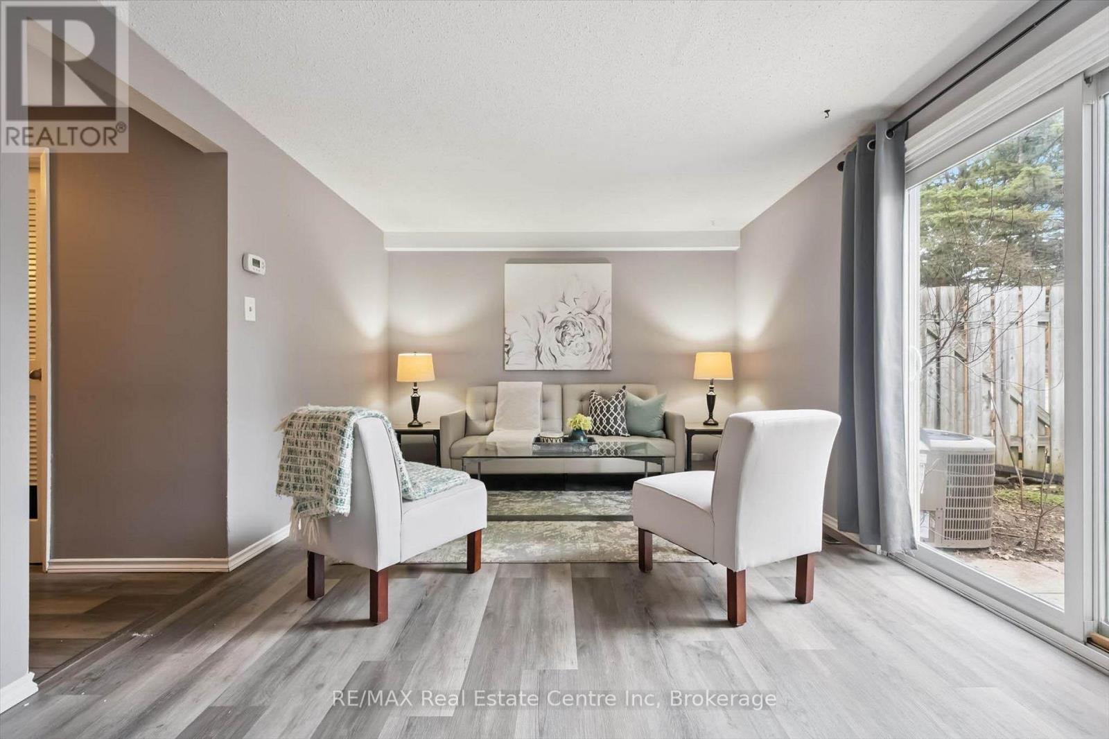17 - 120 Country Club Drive, Guelph (Victoria North), Ontario  N1E 3K7 - Photo 2 - X13171926