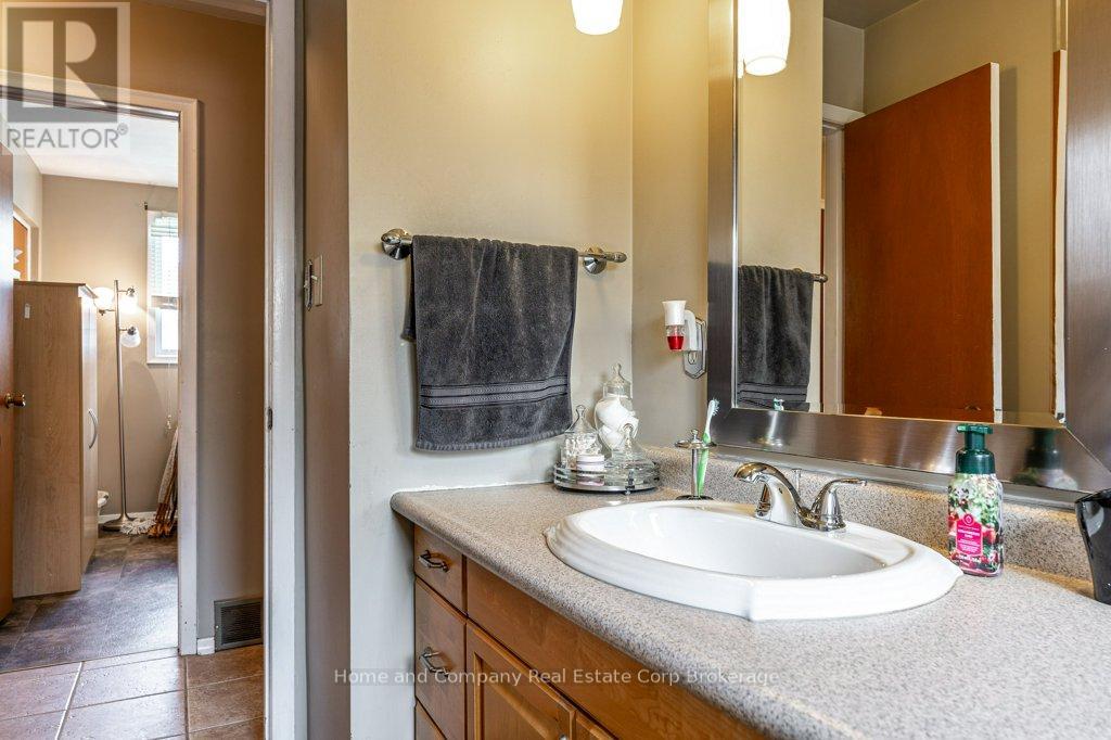 271 Devon Street, Stratford, Ontario  N5A 3A1 - Photo 15 - X13171984