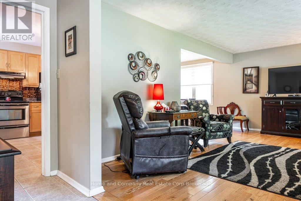 271 Devon Street, Stratford, Ontario  N5A 3A1 - Photo 3 - X13171984