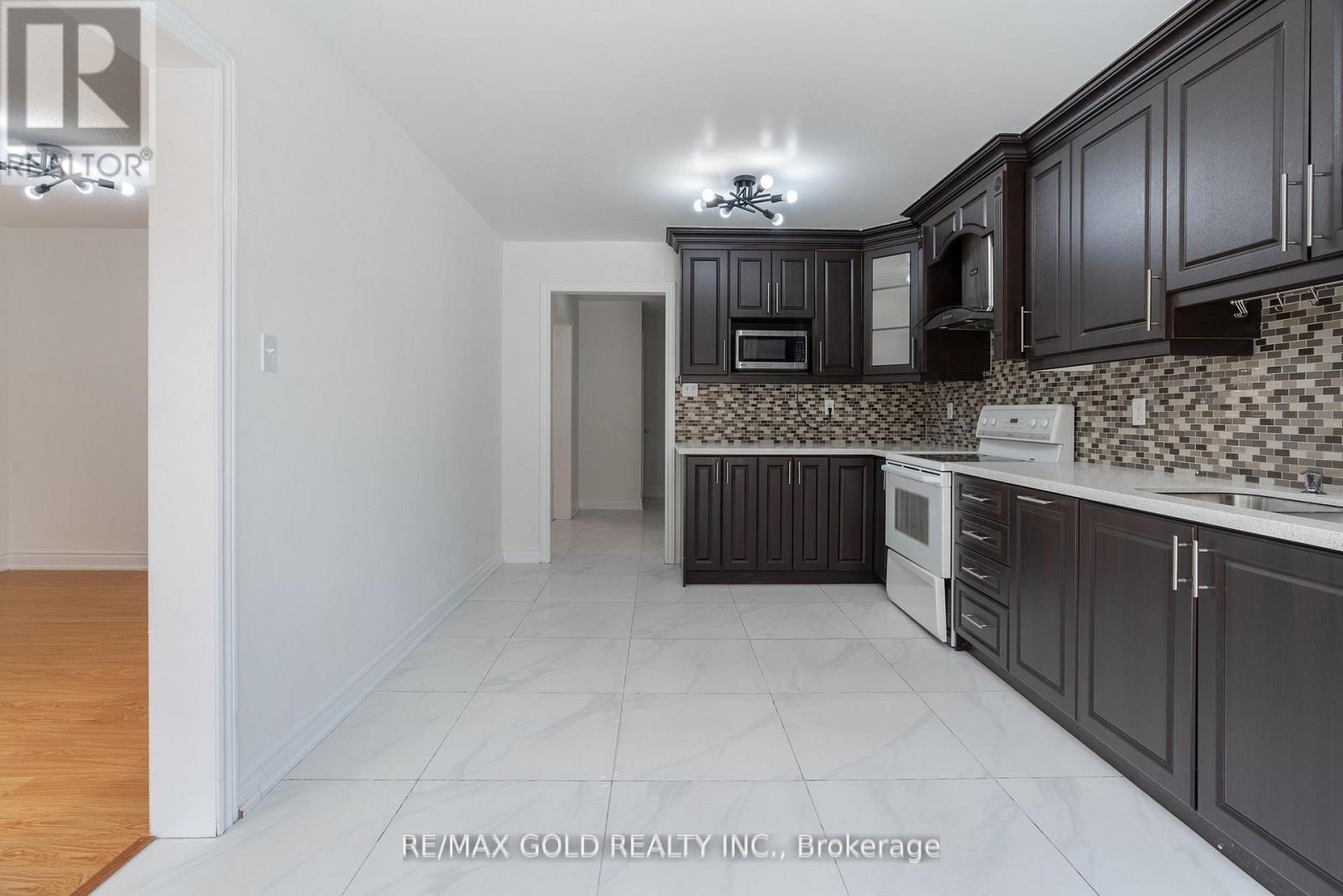 51 Tigerlily Place, Brampton, Ontario  L6R 2C8 - Photo 13 - W12992936