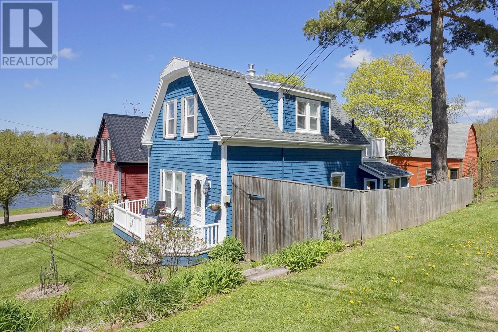 11 Locust Street, Montague, Prince Edward Island  C0A 1R0 - Photo 3 - 202612111