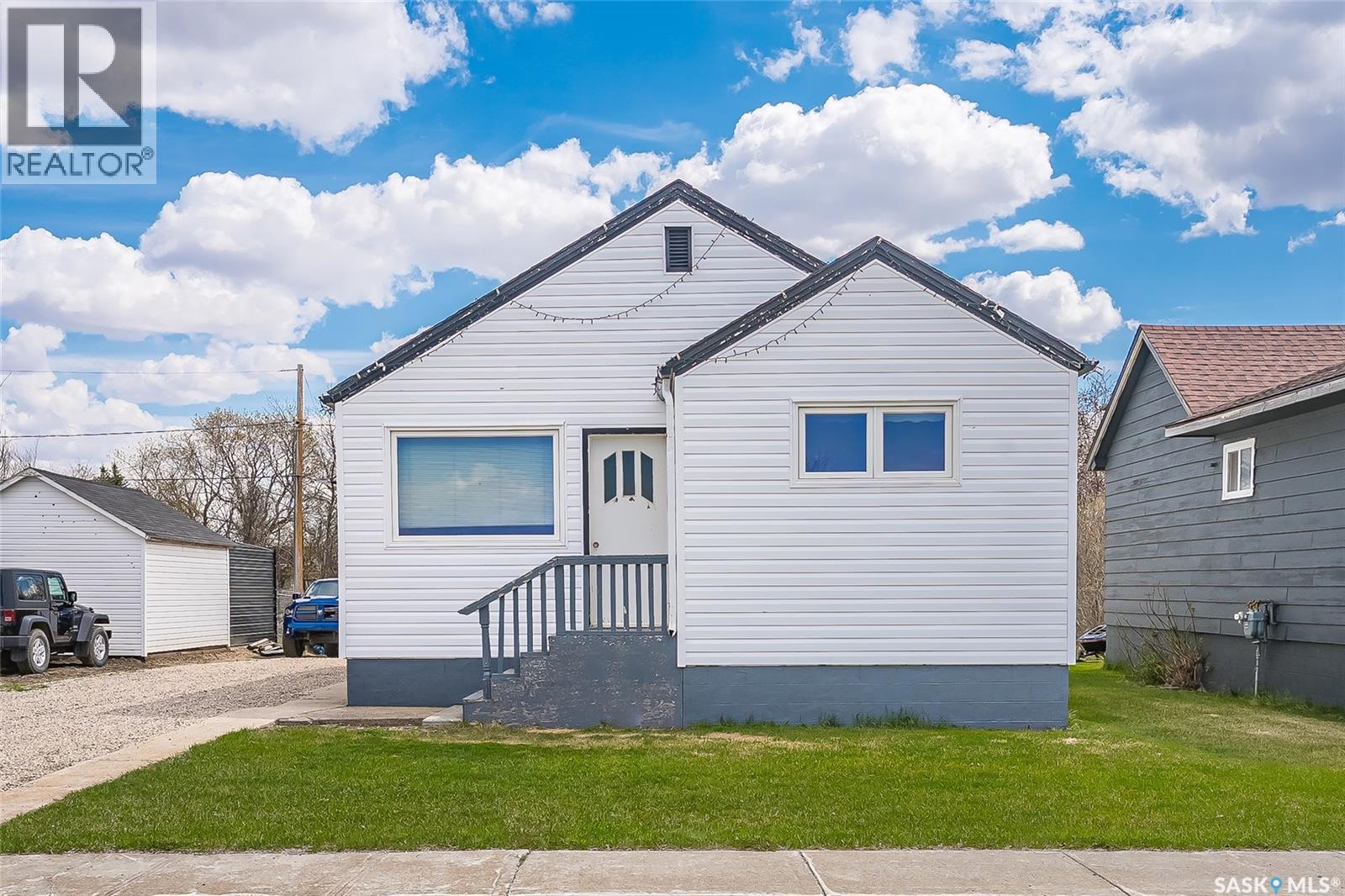 406 Railway Avenue, Alvena, Saskatchewan  S0K 0A0 - Photo 1 - SK037052