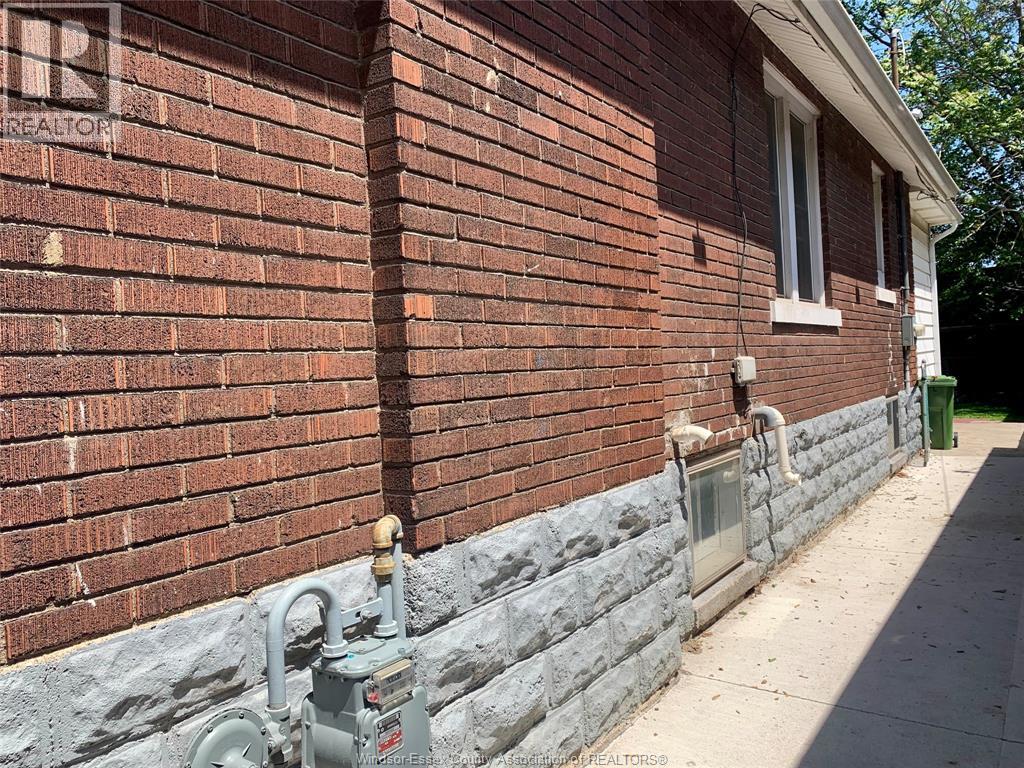 1204 Wigle Avenue, Windsor, Ontario  N9C 3N1 - Photo 3 - 26012085
