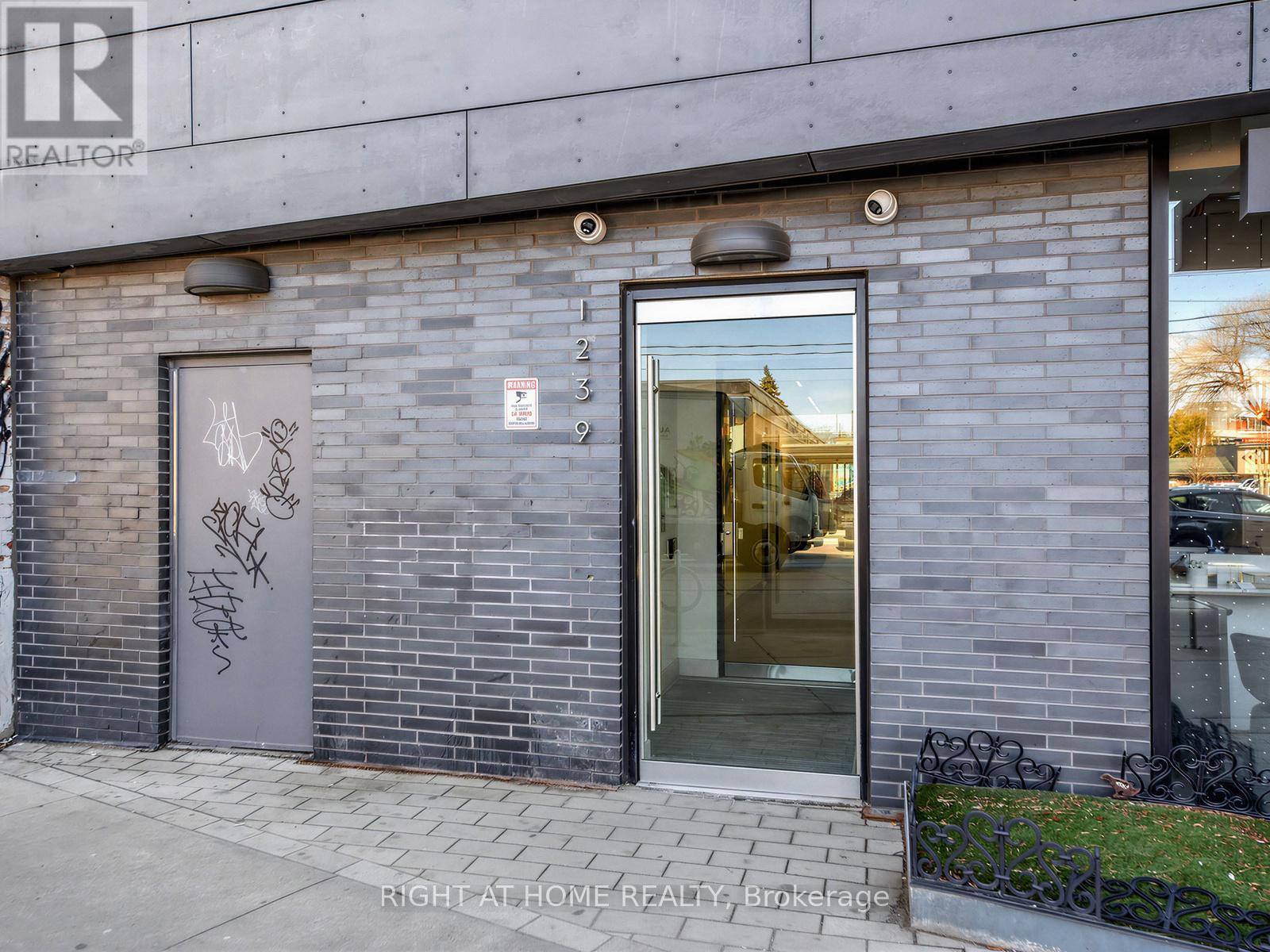 202 - 1239 Dundas Street W, Toronto, Ontario  M6J 1X6 - Photo 3 - C13171948