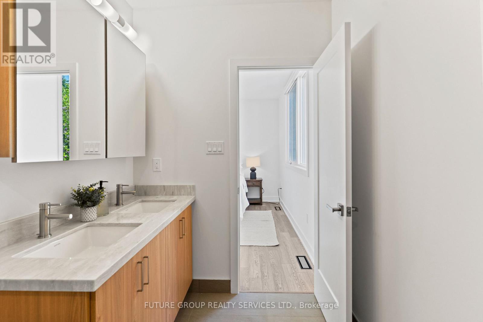 Unit 5 - 86 Kenwood Avenue, Toronto, Ontario  M6C 2S2 - Photo 39 - C13172032