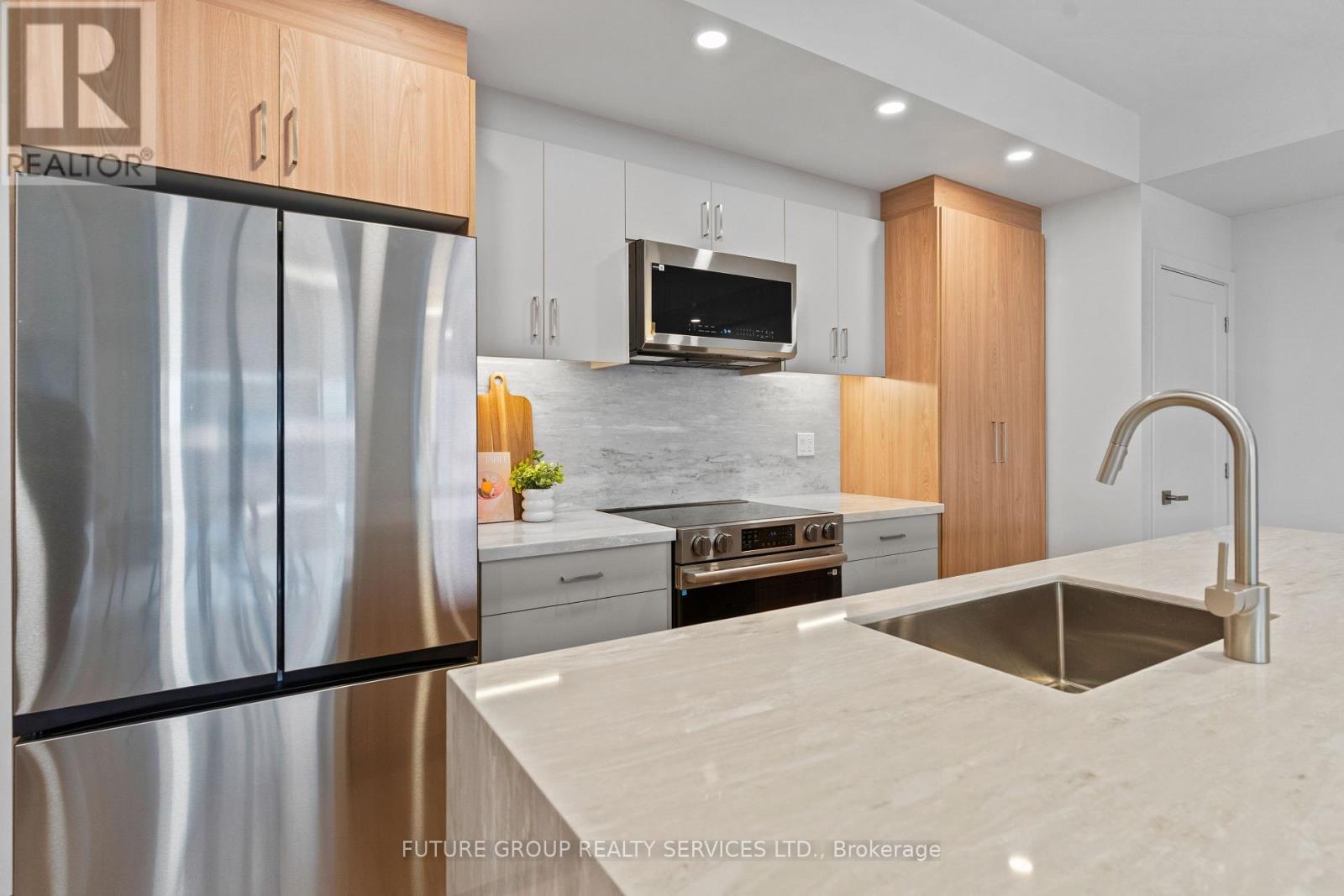 Unit 5 - 86 Kenwood Avenue, Toronto, Ontario  M6C 2S2 - Photo 9 - C13172032