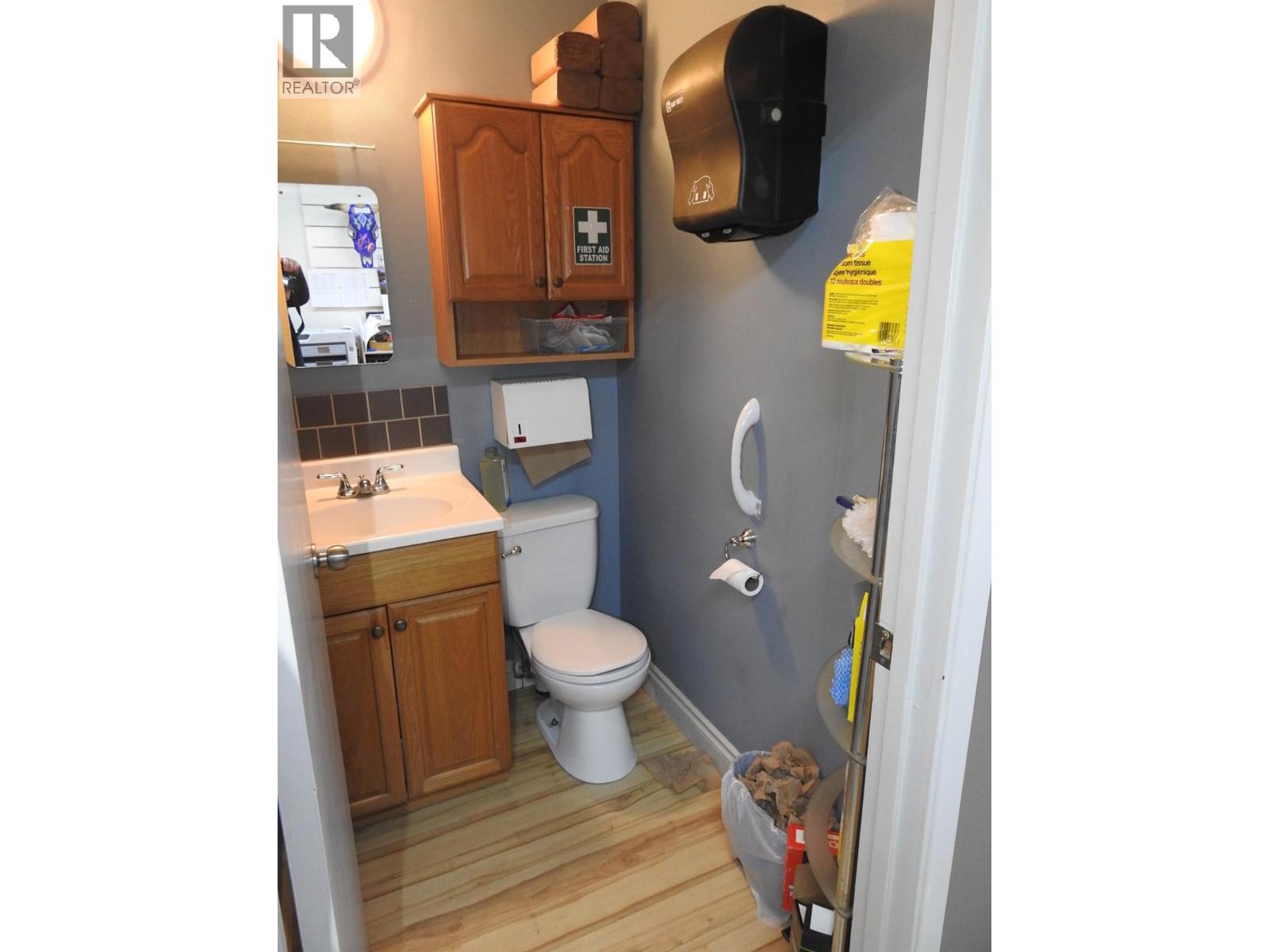 1975 Vernon Street, Lumby, British Columbia  V0E 2G0 - Photo 20 - 10387074