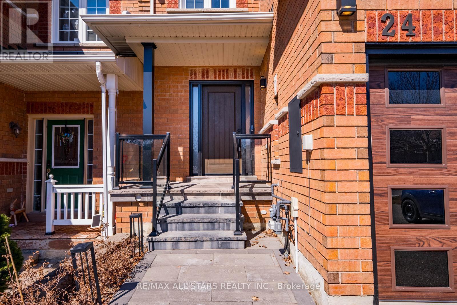 24 Willoway, Whitchurch-Stouffville, Ontario  L4A 1K7 - Photo 4 - N13172092