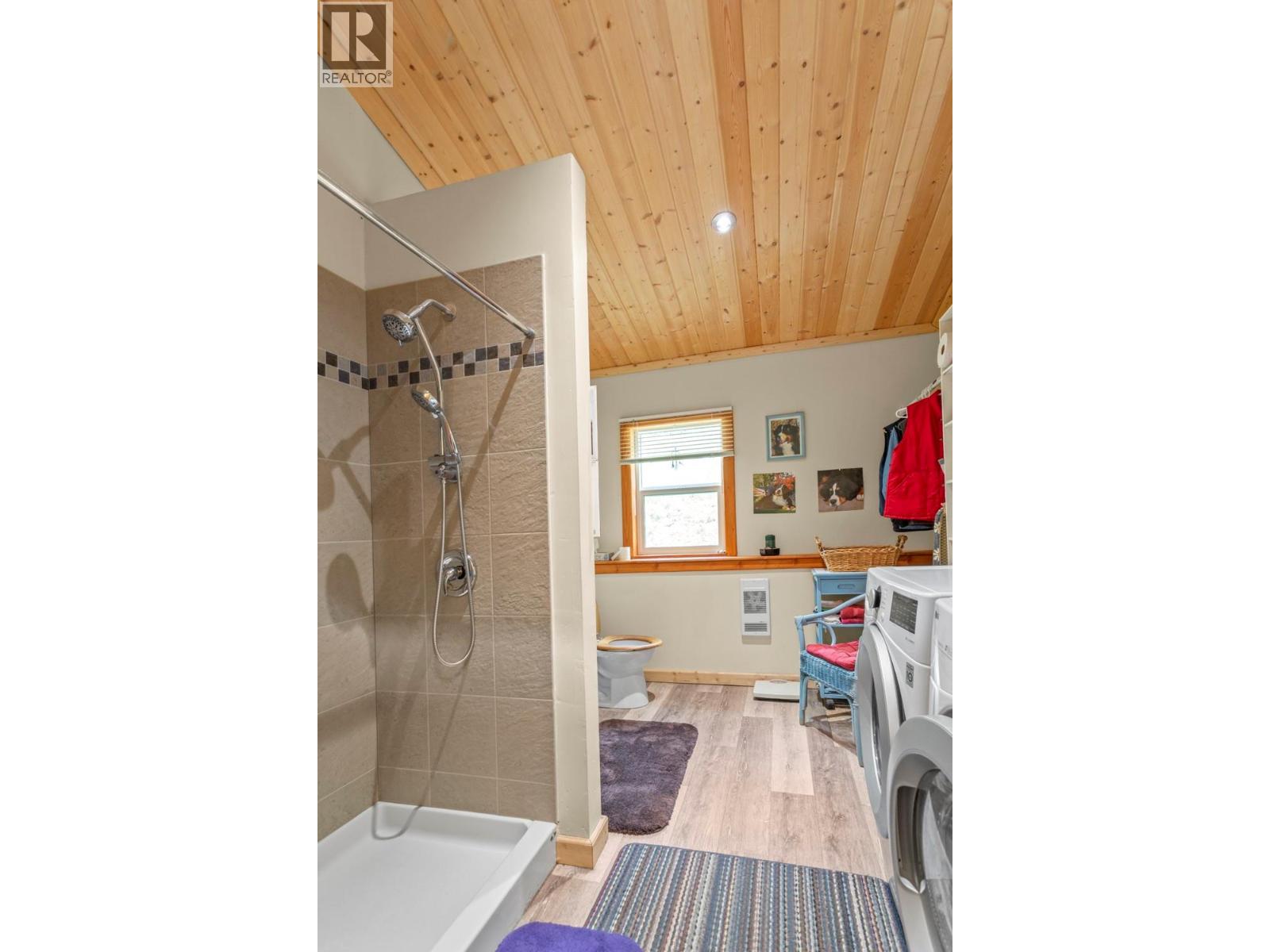 7046 Highway 3, Kitchener, British Columbia V0B 1W1 - Photo 17 - 10387783