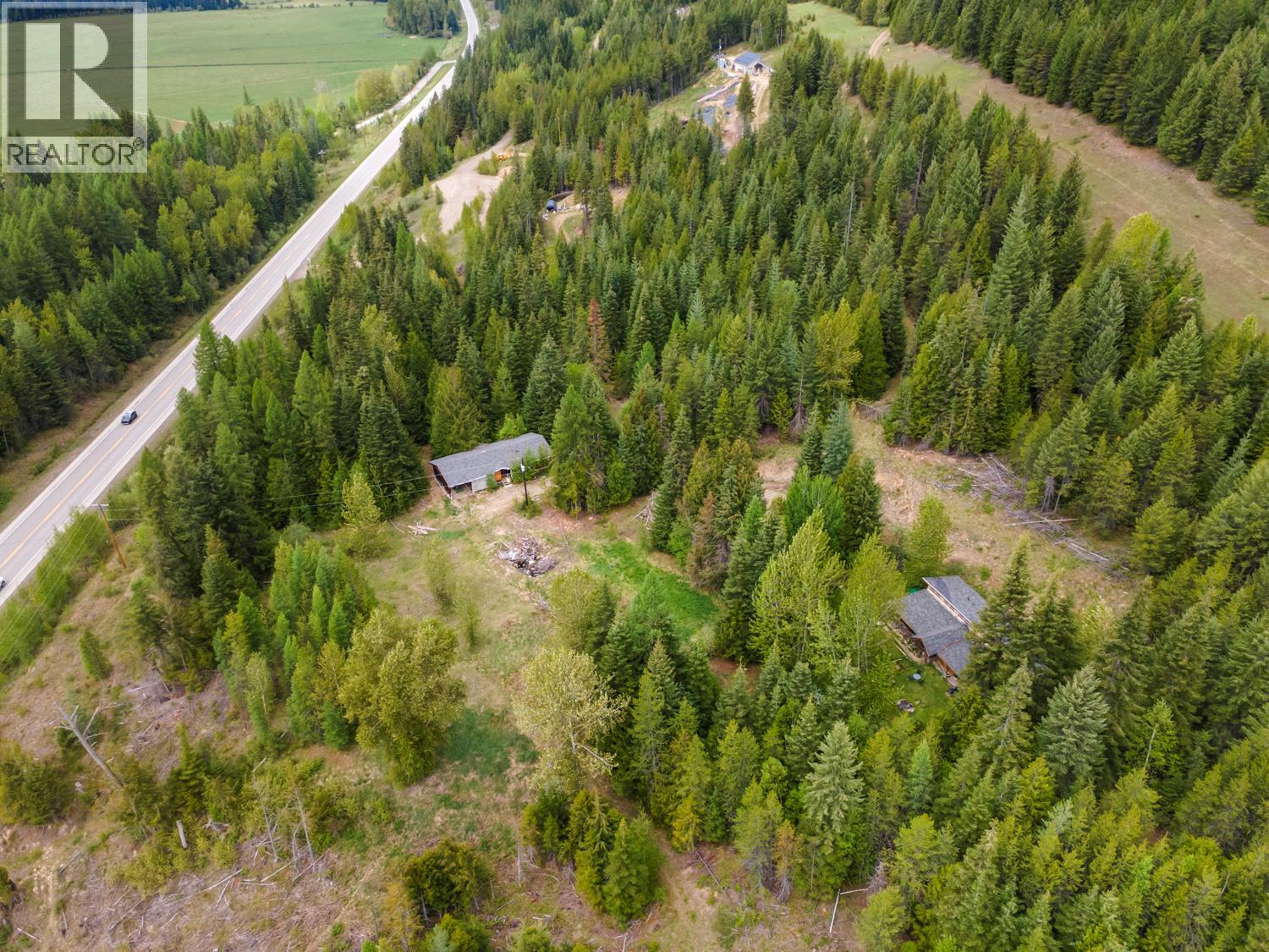 7046 Highway 3, Kitchener, British Columbia V0B 1W1 - Photo 2 - 10387783
