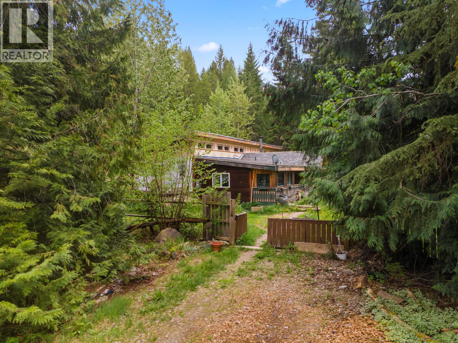 7046 Highway 3, Kitchener, British Columbia V0B 1W1 - Photo 21 - 10387783