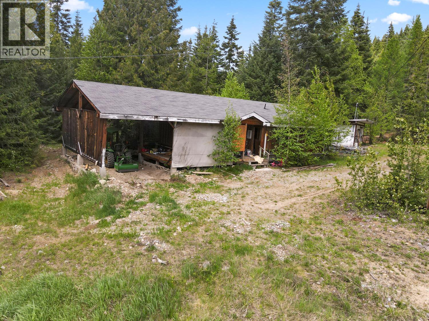 7046 Highway 3, Kitchener, British Columbia V0B 1W1 - Photo 3 - 10387783