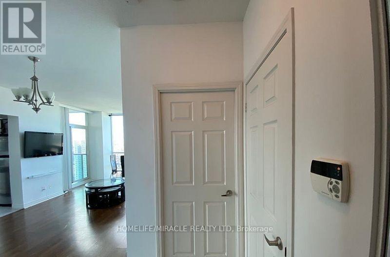 3909 - 208 Enfield Place, Mississauga, Ontario  L5B 0B8 - Photo 4 - W13171896
