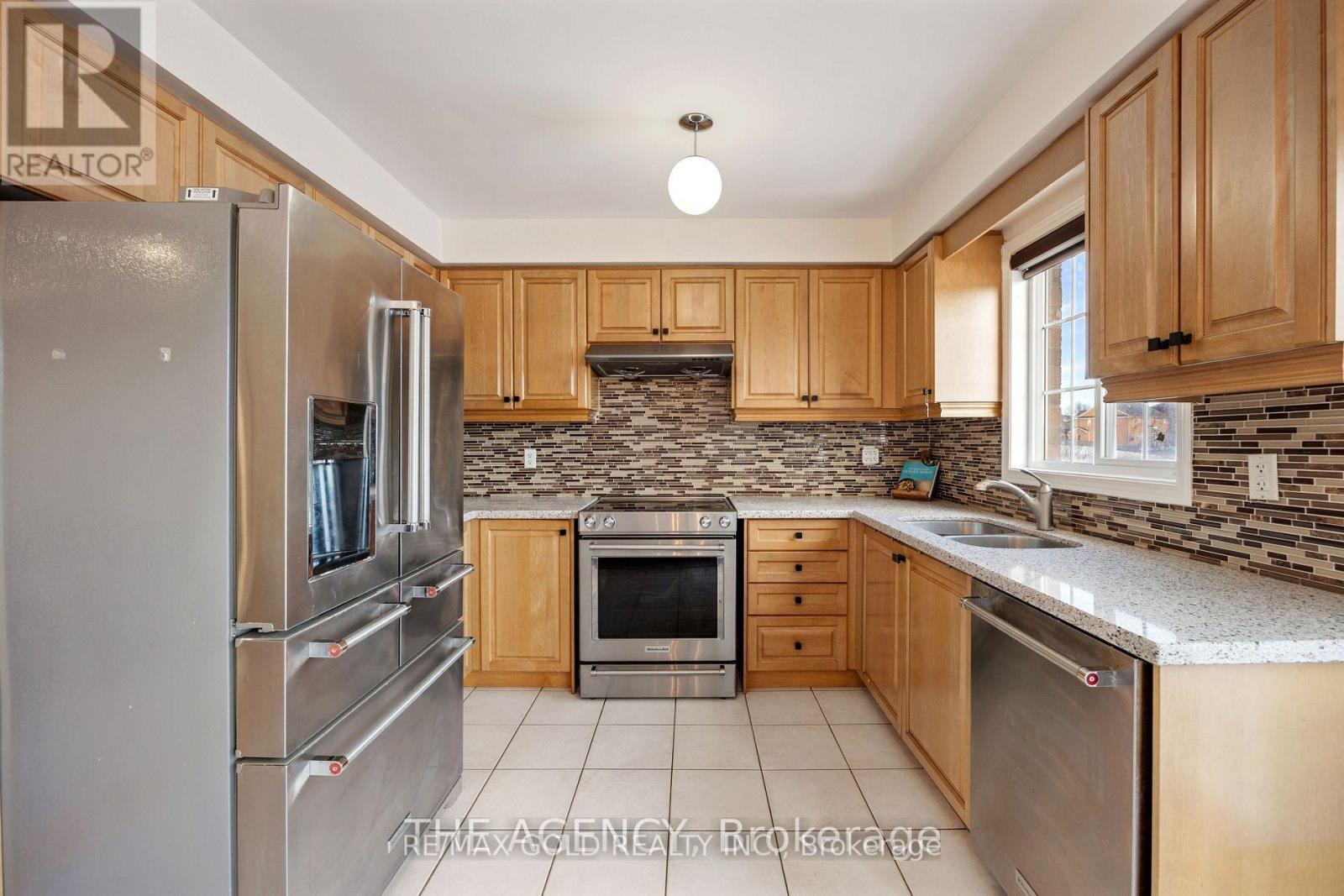 25 Summitridge Court, Brampton, Ontario  L6P 2E5 - Photo 5 - W13171902