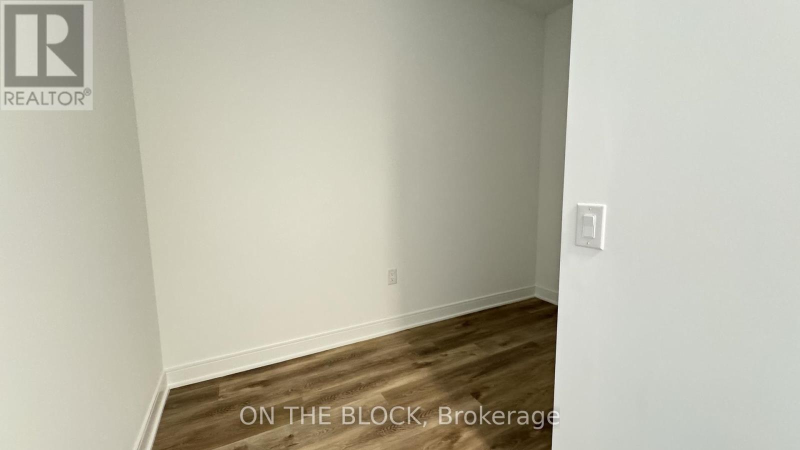 423 - 86 Dundas Street E, Mississauga, Ontario  L5A 1W4 - Photo 2 - W13172066