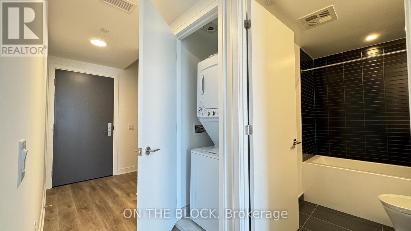 423 - 86 Dundas Street E, Mississauga, Ontario  L5A 1W4 - Photo 3 - W13172066