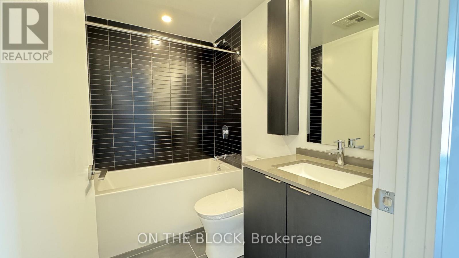 423 - 86 Dundas Street E, Mississauga, Ontario  L5A 1W4 - Photo 6 - W13172066