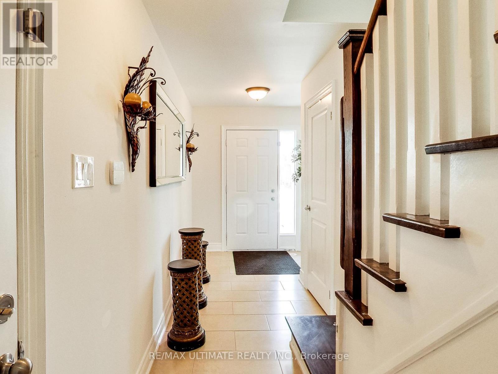 Apt 1 (Upper) - 48 Monclova Road, Toronto, Ontario  M3M 0A6 - Photo 3 - W13172102