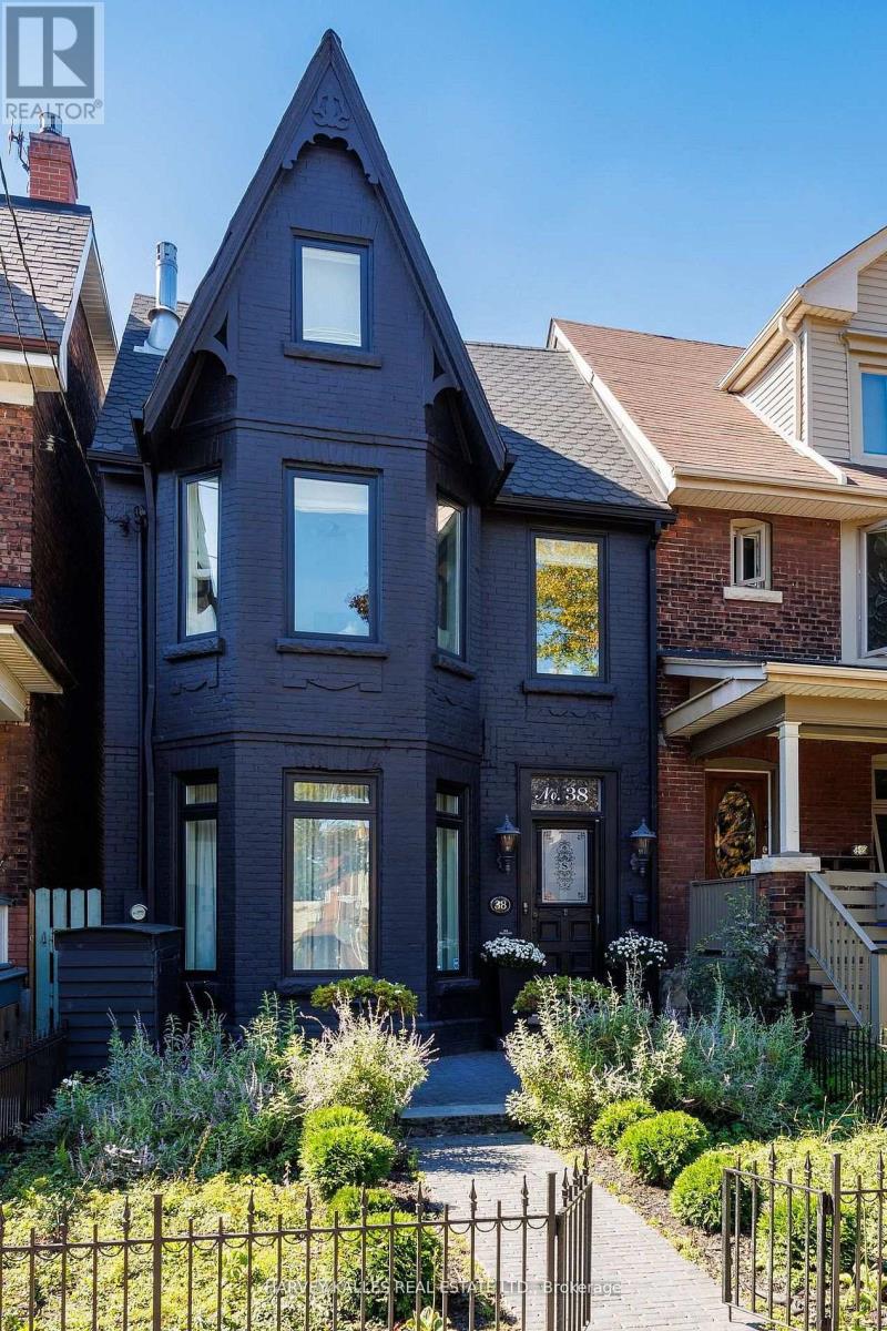 38 Sorauren Avenue, Toronto, Ontario  M6R 2C7 - Photo 3 - W13172110
