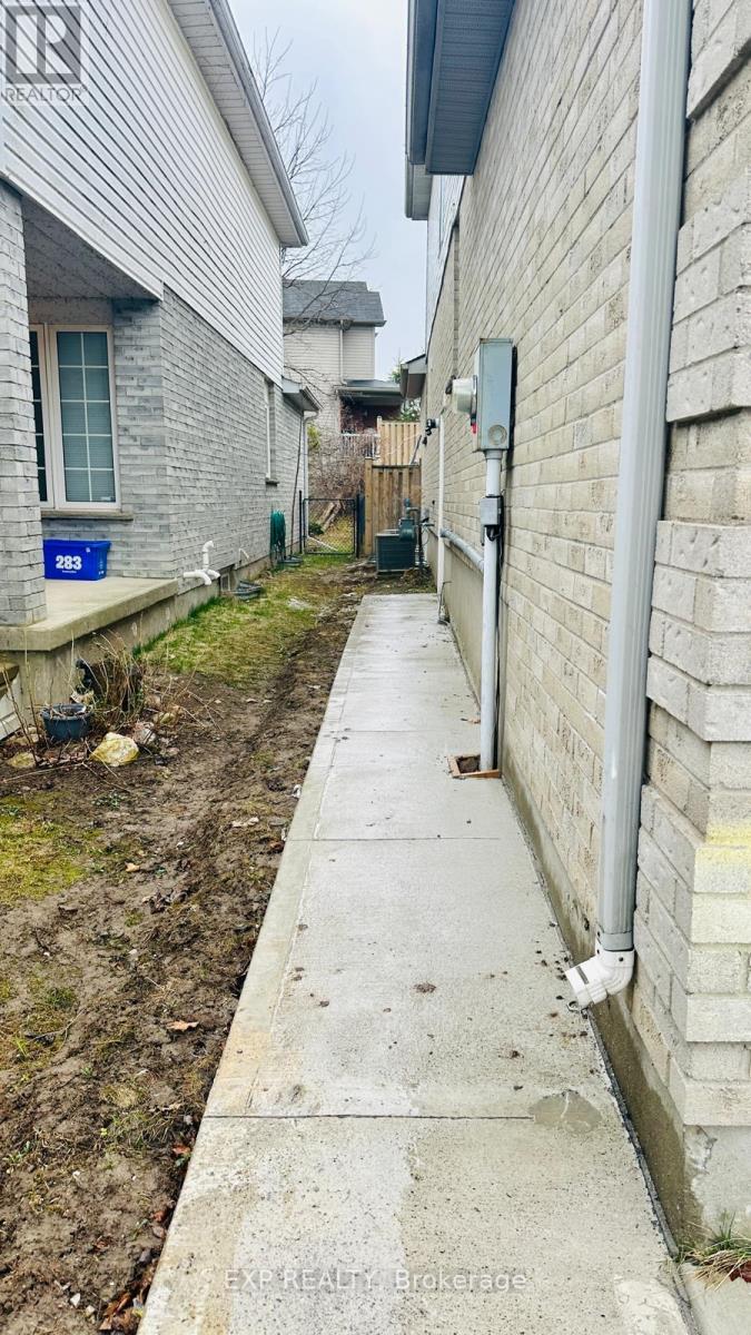 Lower - 287 Resurrection Drive, Kitchener, Ontario  N2N 3H4 - Photo 3 - X13171932
