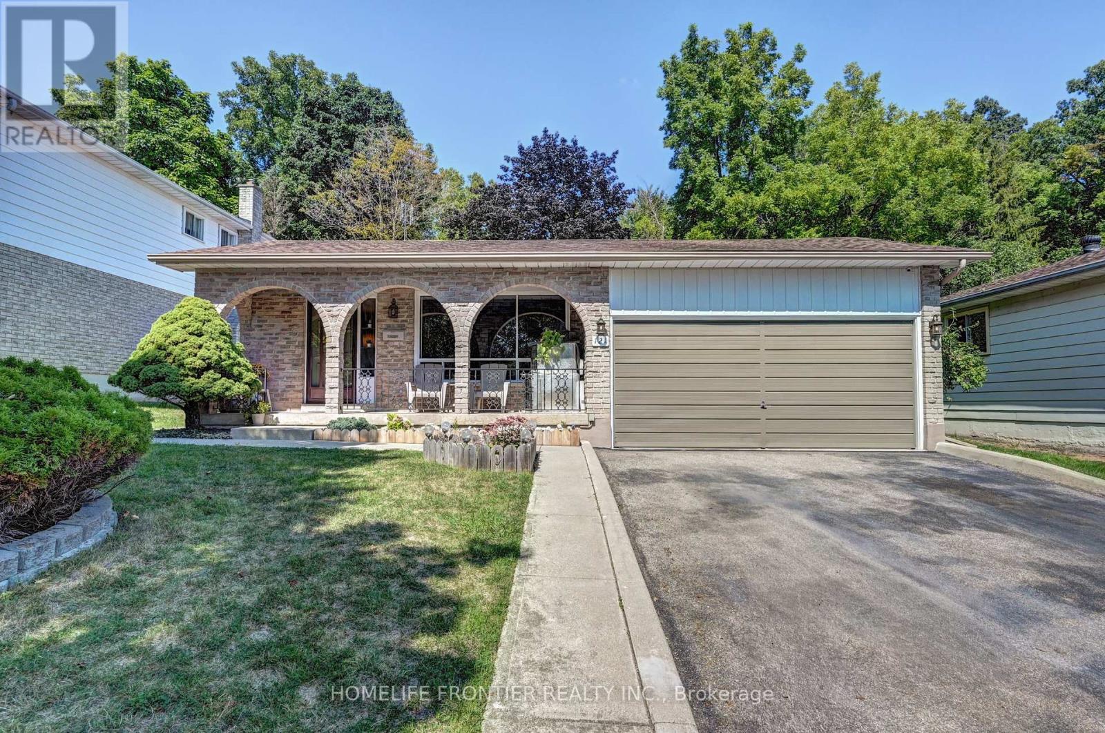 121 Forest Road, Brantford, Ontario  N3S 7L5 - Photo 2 - X13171934