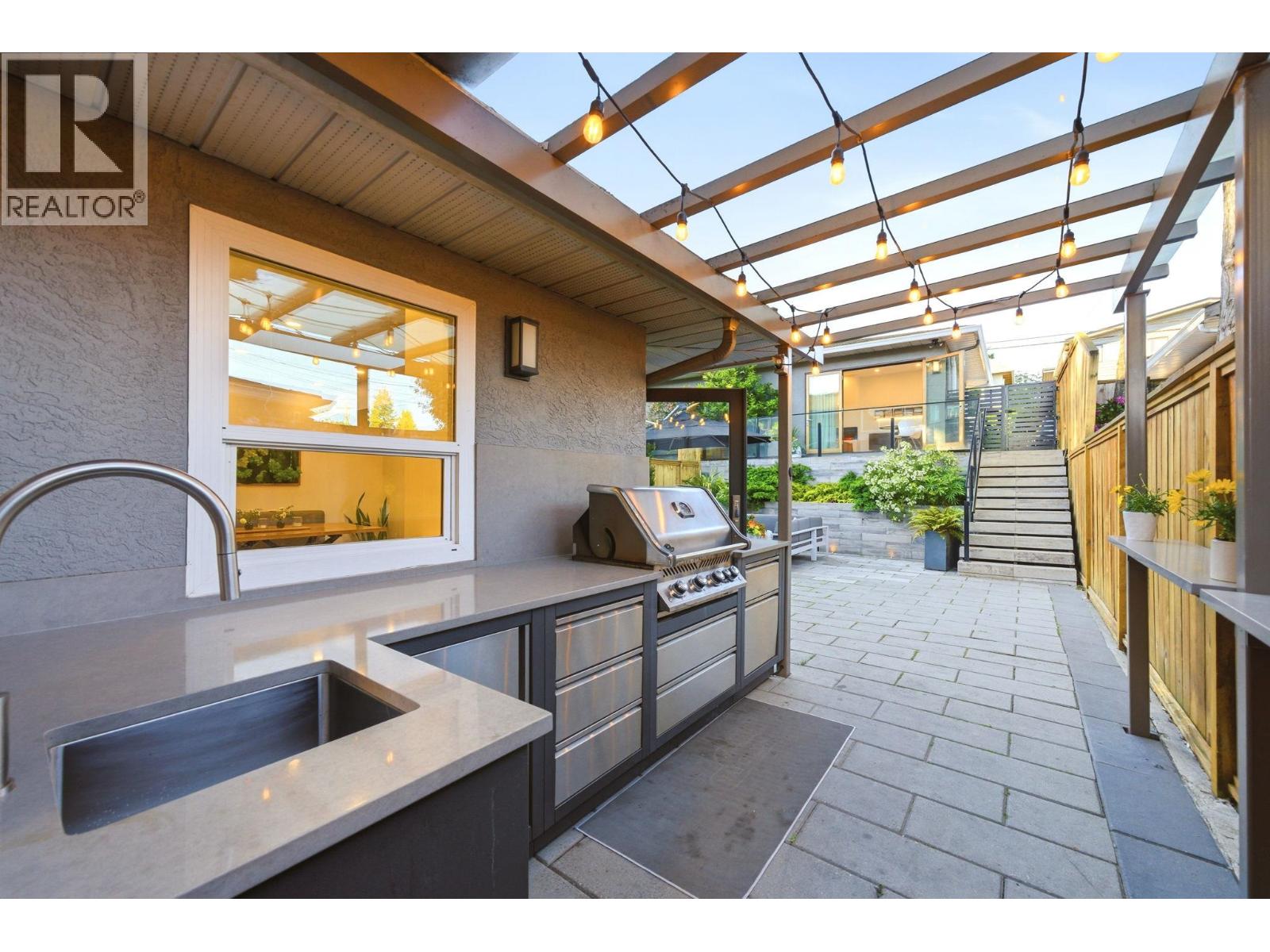 308 E 6th Street, North Vancouver, British Columbia  V7L 1P6 - Photo 11 - R3127641