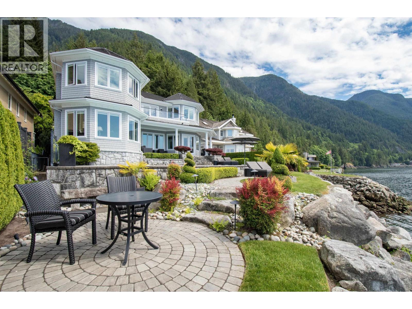 8 Ocean Point Drive, West Vancouver, British Columbia  V7W 3G7 - Photo 2 - R3127651