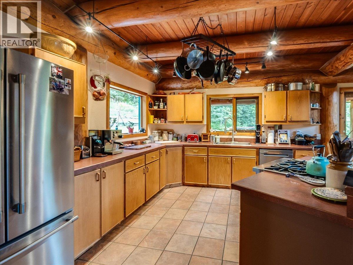 1990 6 Highway, Crescent Valley, British Columbia  V0G 1H0 - Photo 9 - 10388513