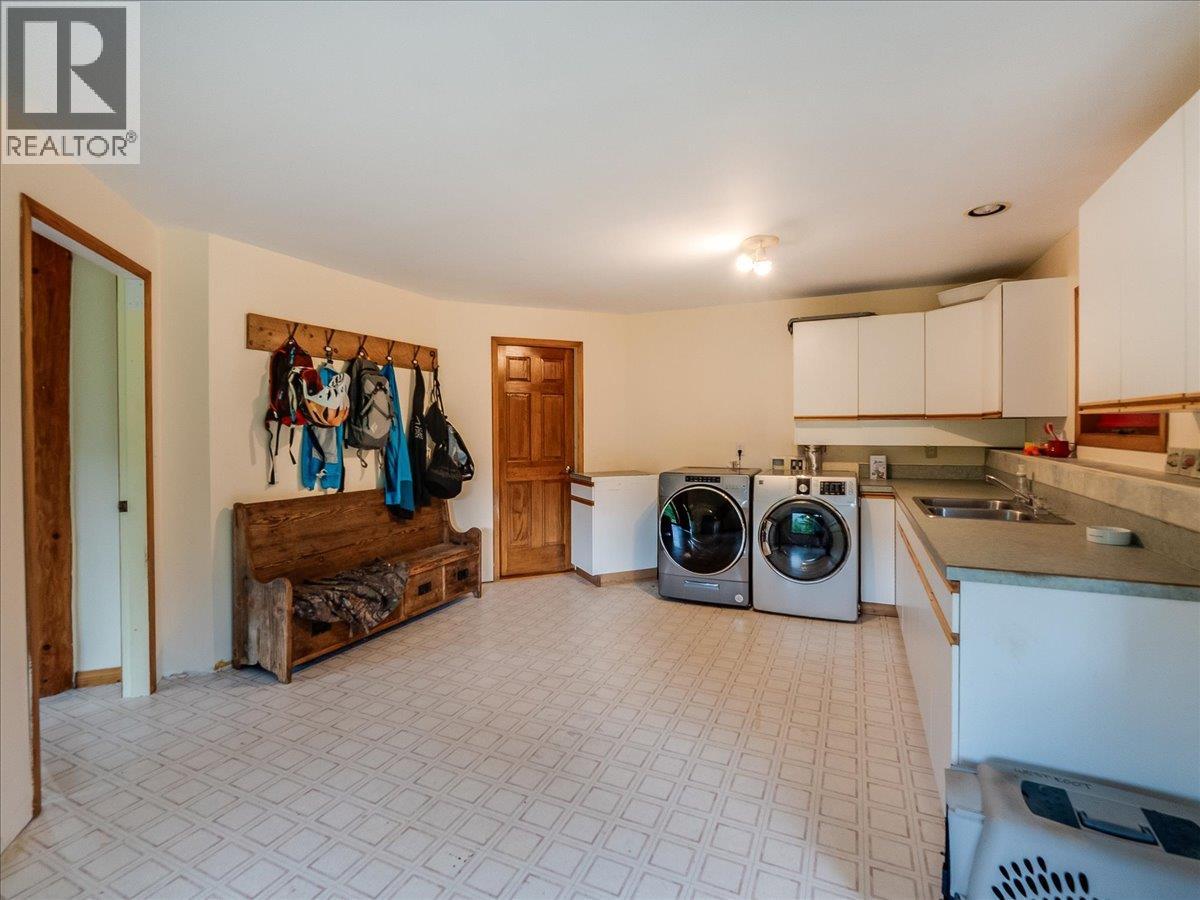 1990 6 Highway, Crescent Valley, British Columbia  V0G 1H0 - Photo 32 - 10388513