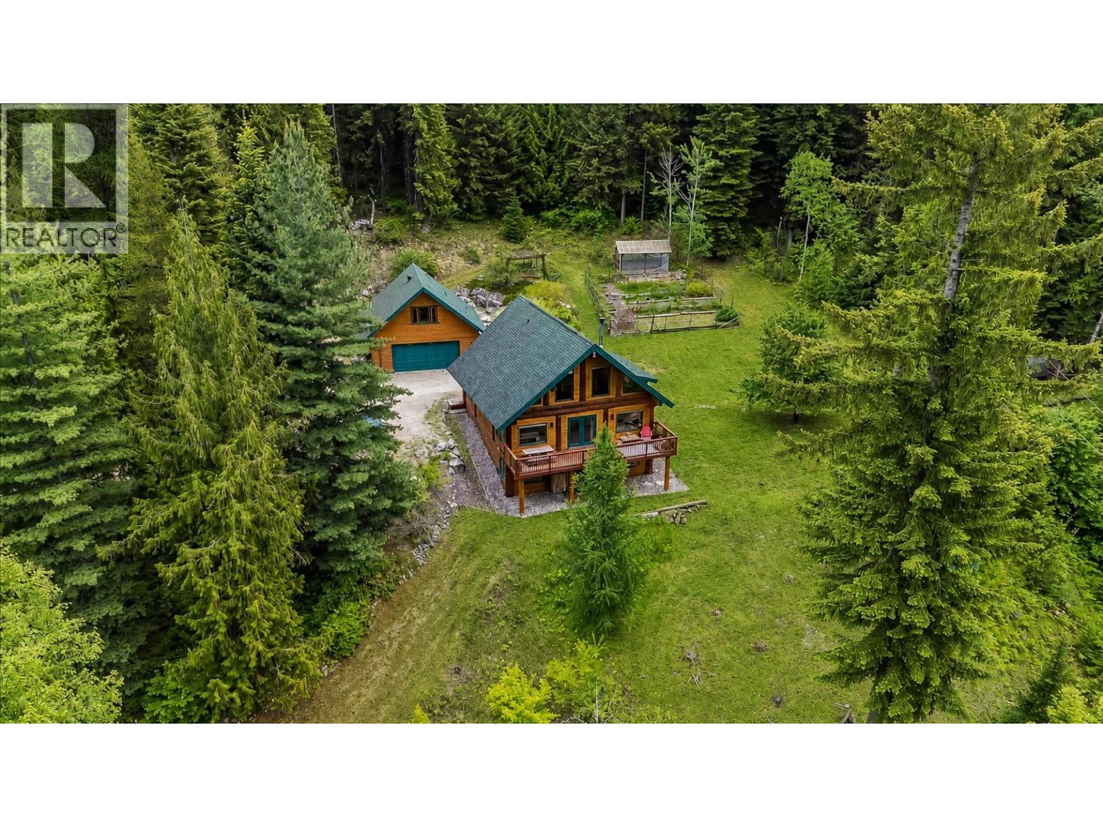1990 6 Highway, Crescent Valley, British Columbia