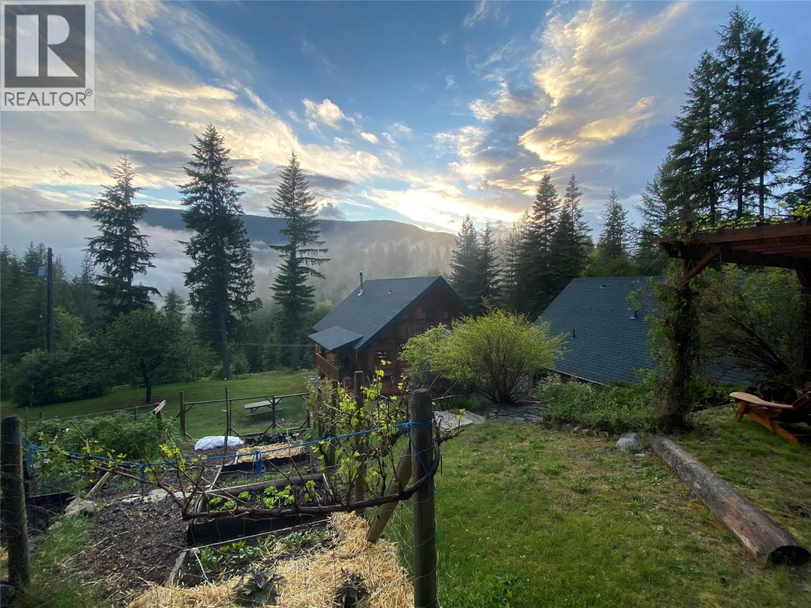 1990 6 Highway, Crescent Valley, British Columbia  V0G 1H0 - Photo 62 - 10388513