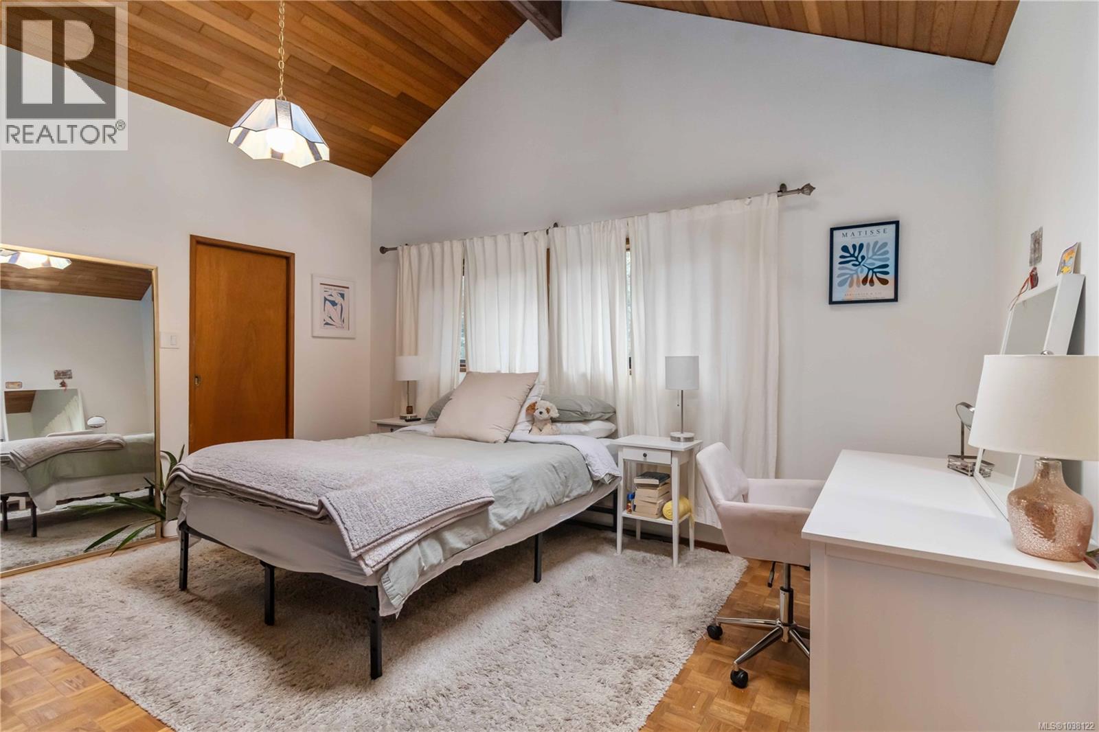 2753 Arbutus Rd, Saanich, British Columbia  V8N 5X7 - Photo 13 - 1038122