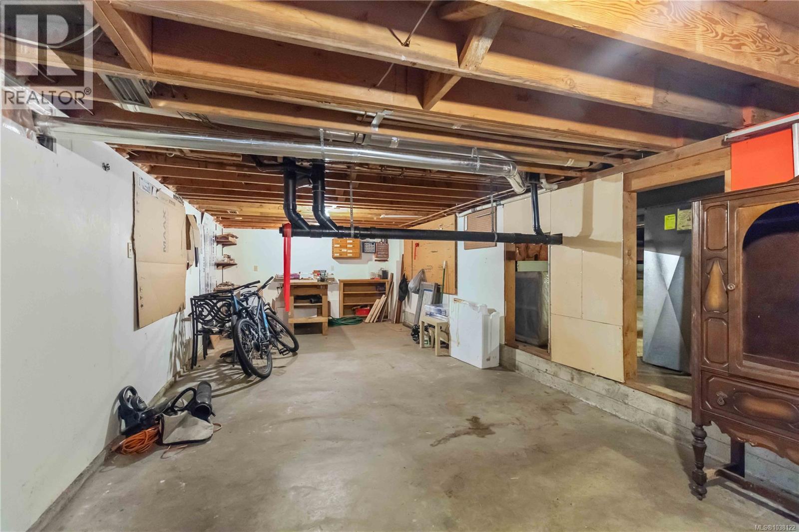 2753 Arbutus Rd, Saanich, British Columbia  V8N 5X7 - Photo 16 - 1038122