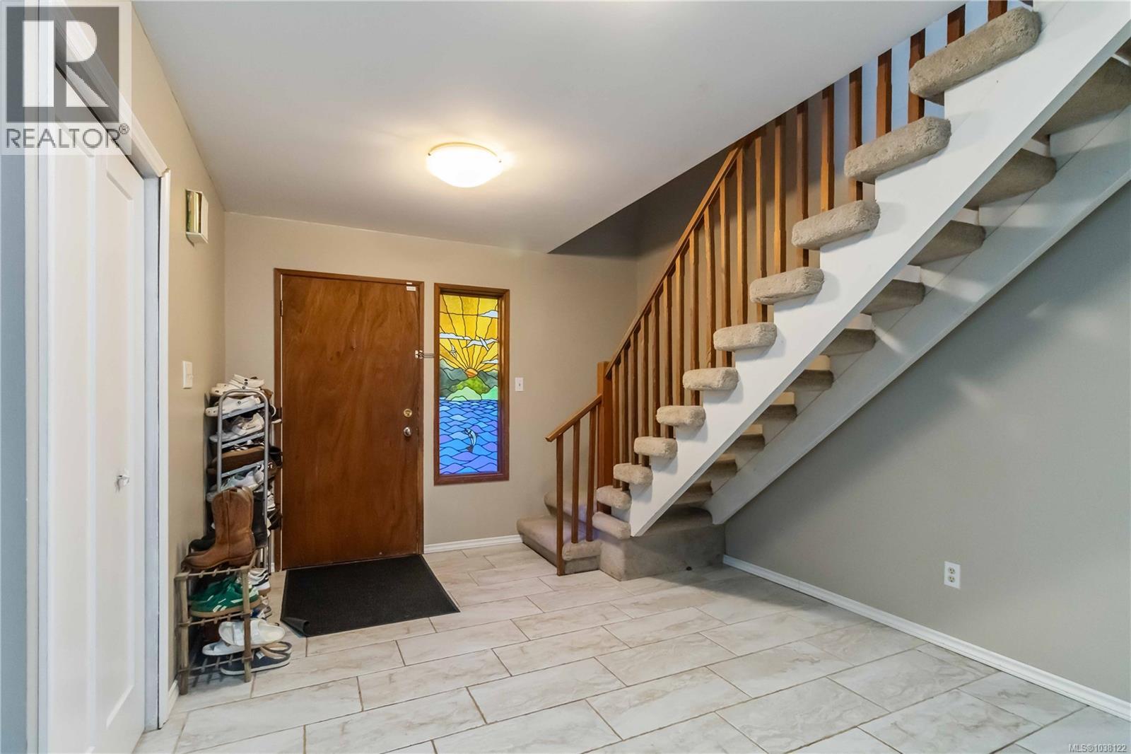 2753 Arbutus Rd, Saanich, British Columbia  V8N 5X7 - Photo 3 - 1038122