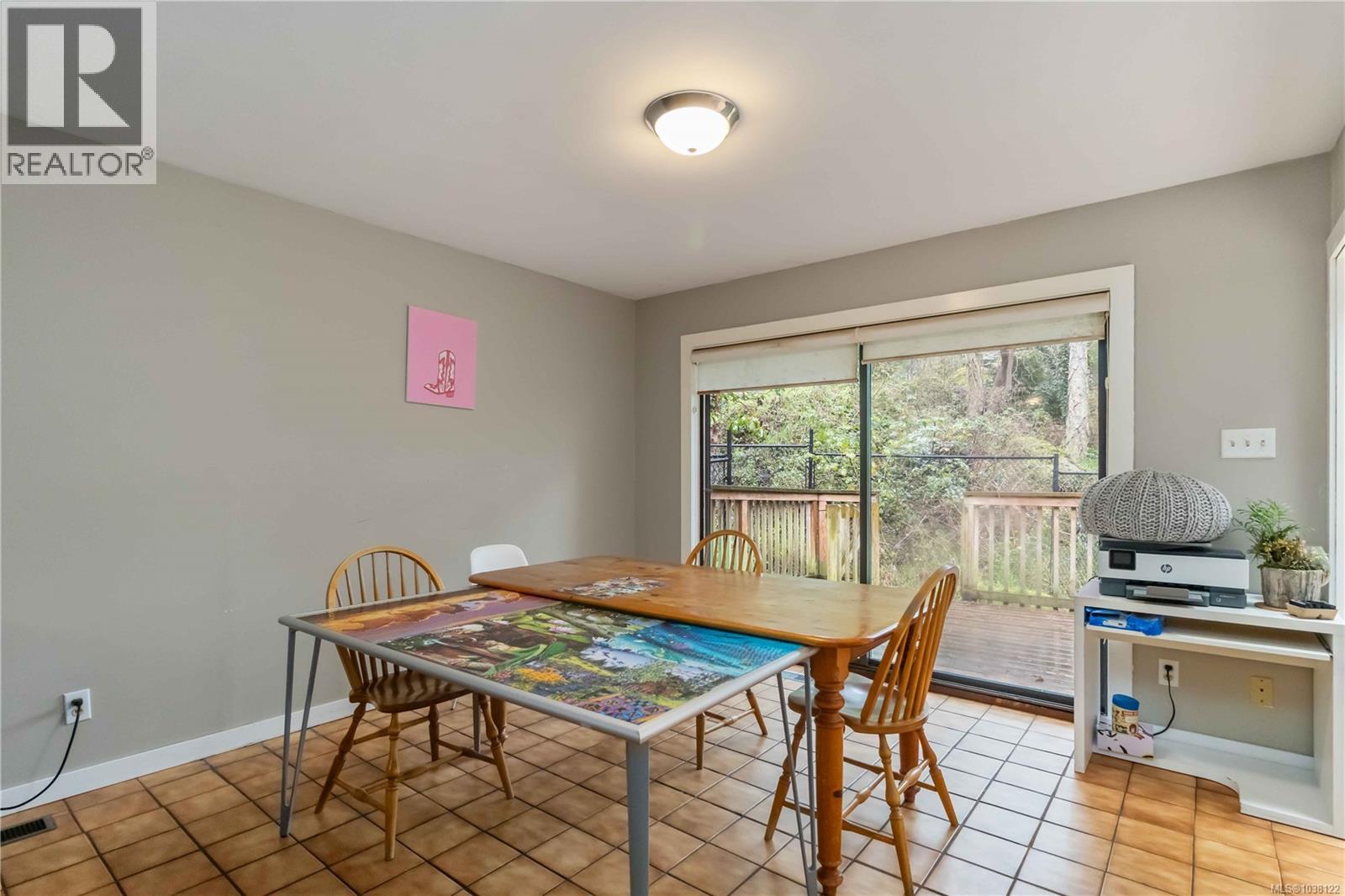 2753 Arbutus Rd, Saanich, British Columbia  V8N 5X7 - Photo 6 - 1038122