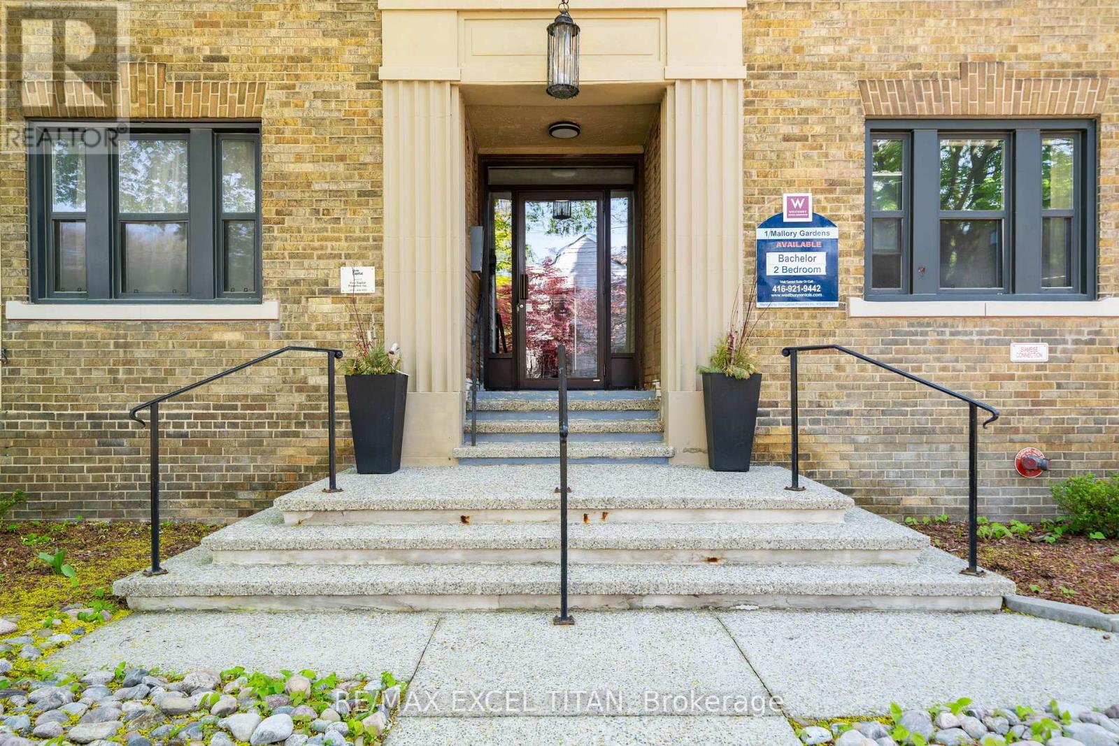 31 - 1 Mallory Gardens, Toronto, Ontario  M4V 2A6 - Photo 2 - C13172142