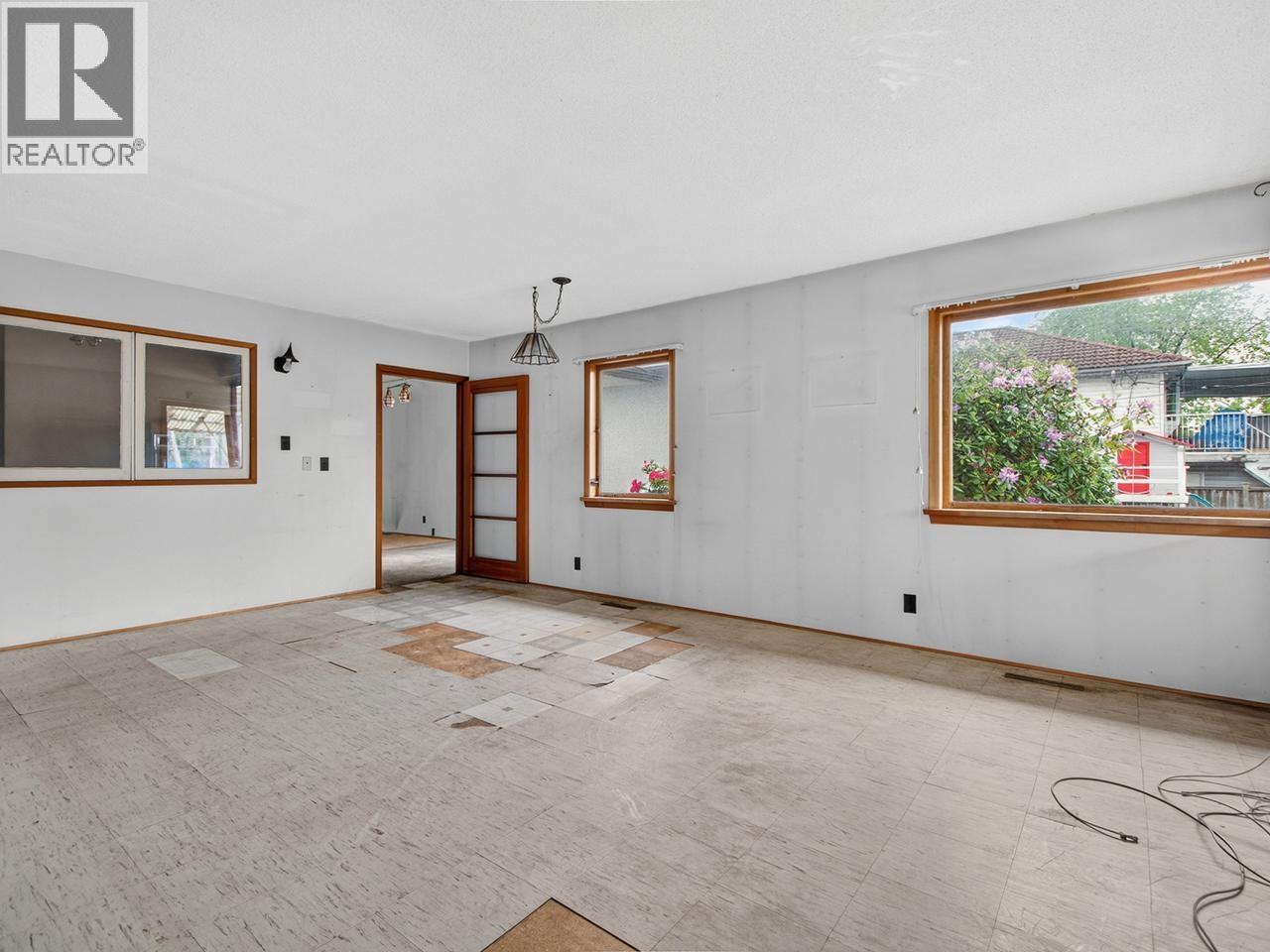 3325 E 49th Avenue, Vancouver, British Columbia  V5S 1L7 - Photo 11 - R3127496
