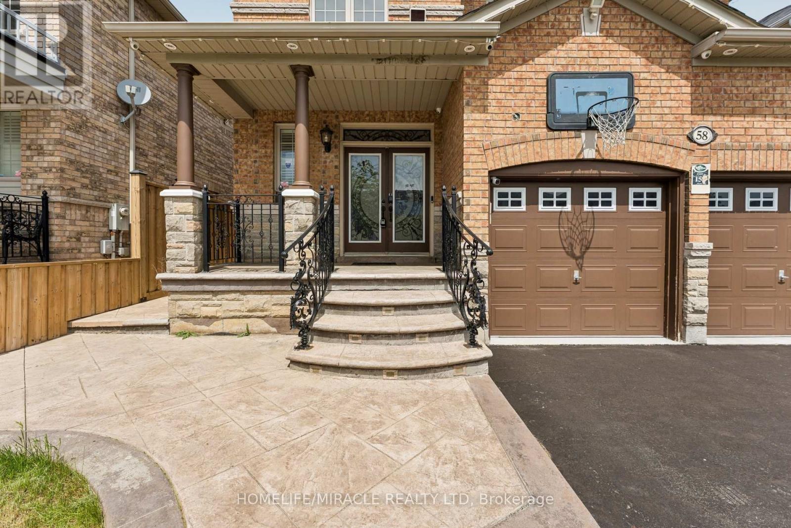58 Dovehaven Crescent, Brampton, Ontario  L6P 2N8 - Photo 2 - W13155092