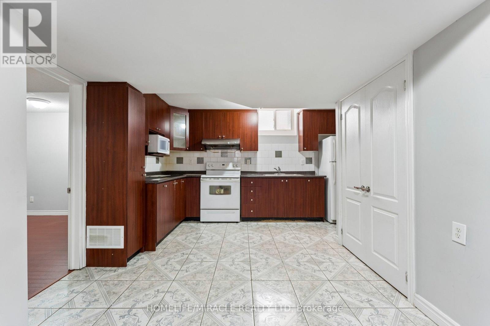 58 Dovehaven Crescent, Brampton, Ontario  L6P 2N8 - Photo 43 - W13155092
