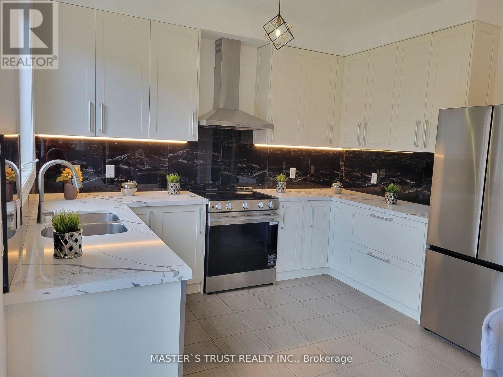 11 Beacon Point Street, Markham, Ontario  L6E 0P3 - Photo 9 - N13172182