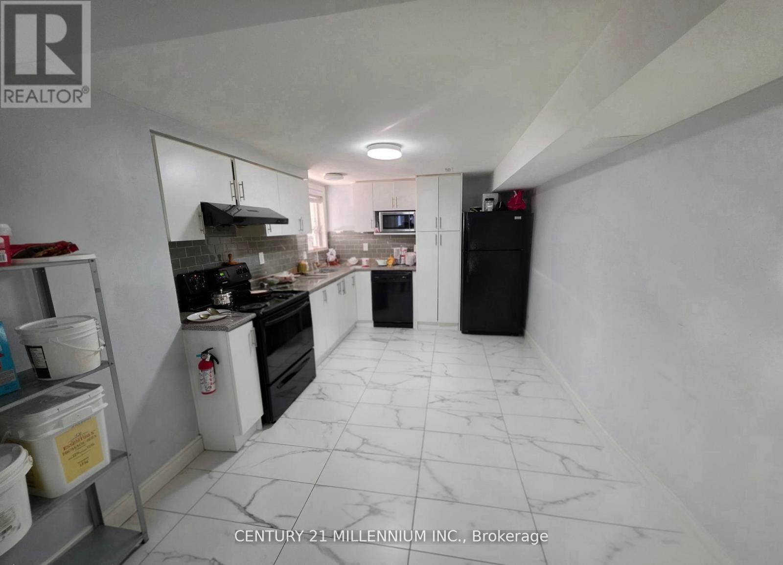 23 Malcolm Crescent, Brampton, Ontario  L6S 3C7 - Photo 2 - W13172140