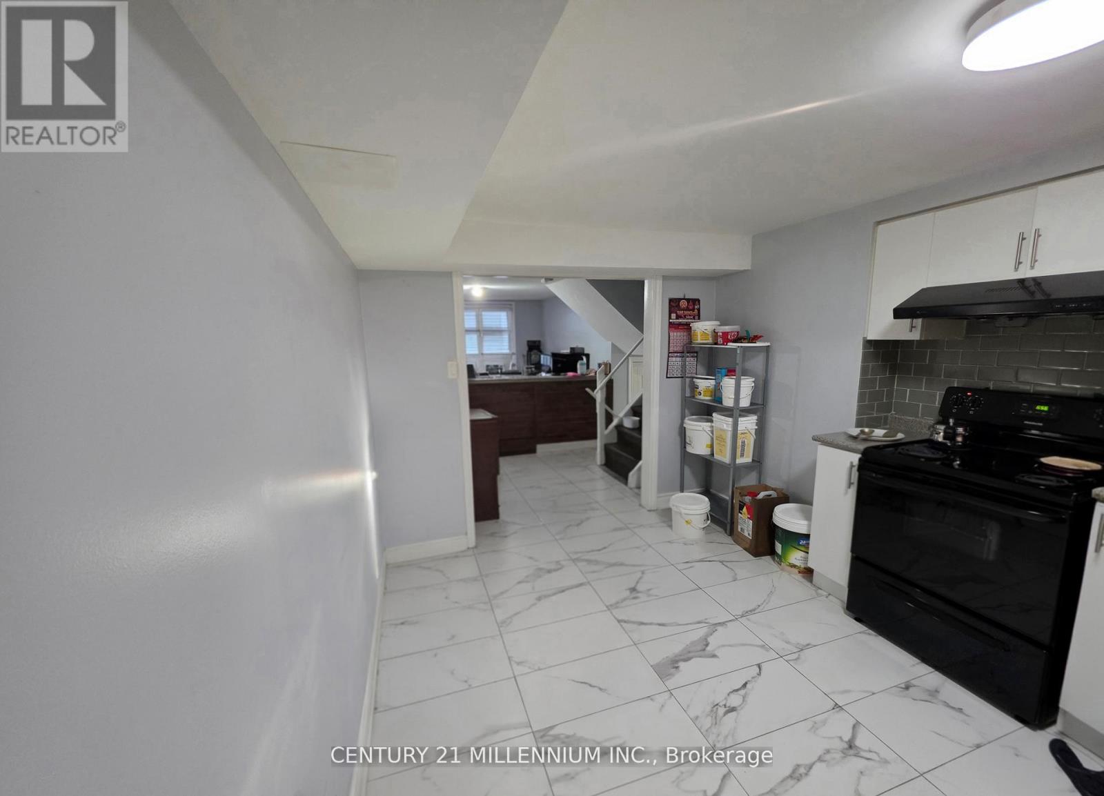 23 Malcolm Crescent, Brampton, Ontario  L6S 3C7 - Photo 4 - W13172140