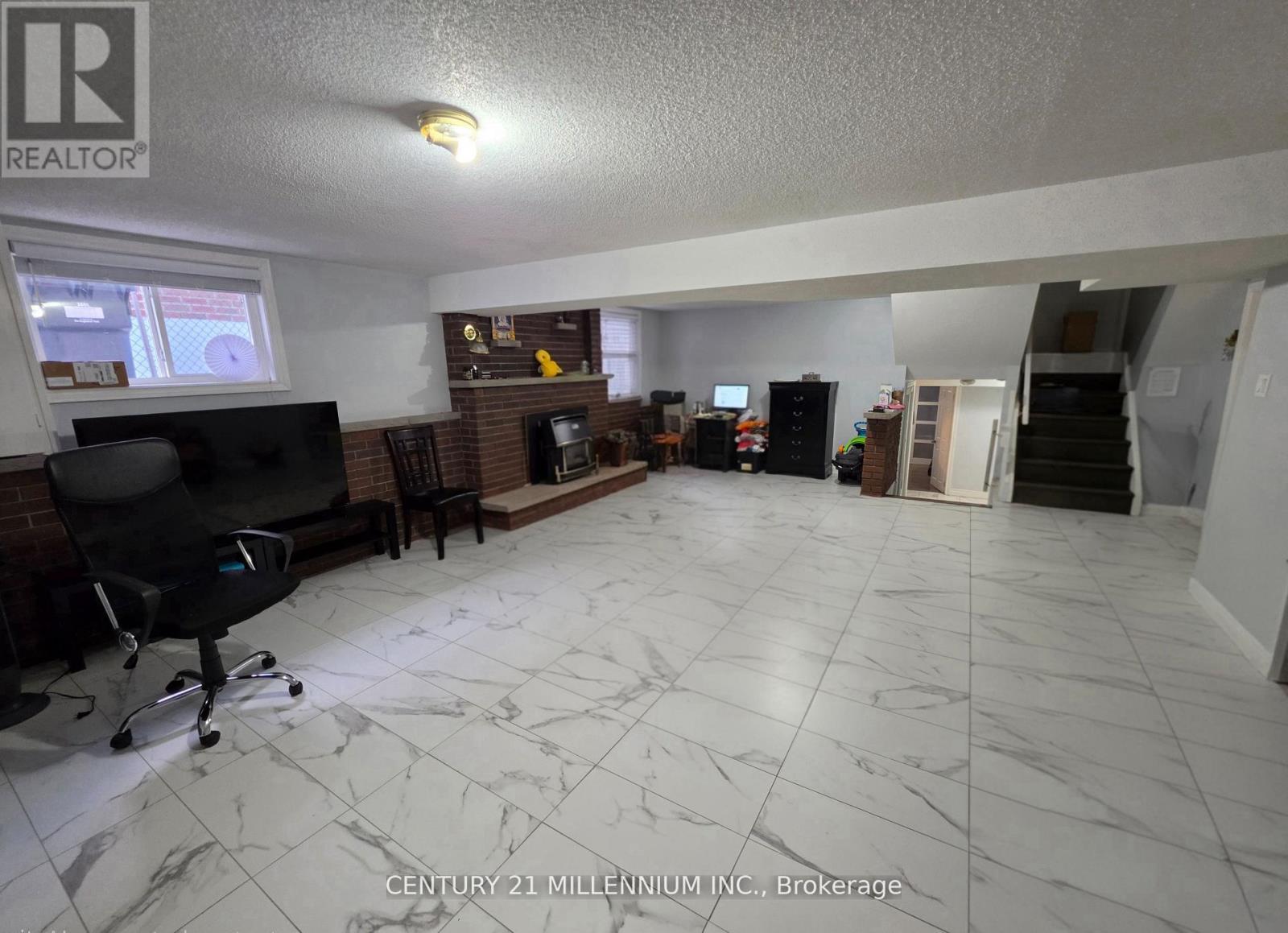 23 Malcolm Crescent, Brampton, Ontario  L6S 3C7 - Photo 6 - W13172140