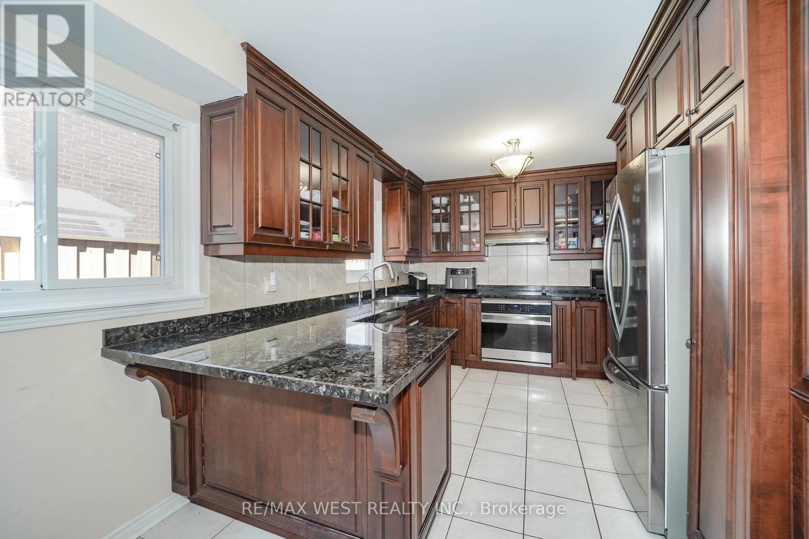 4296 Claypine Rise, Mississauga, Ontario  L4W 2G6 - Photo 4 - W13172160