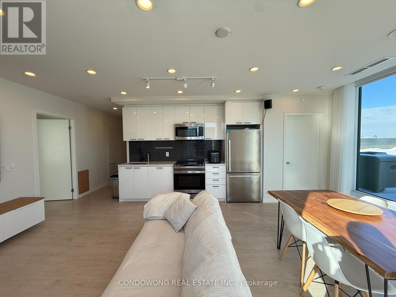 1101 - 1808 St Clair Avenue W, Toronto, Ontario  M6N 0C1 - Photo 3 - W13172190