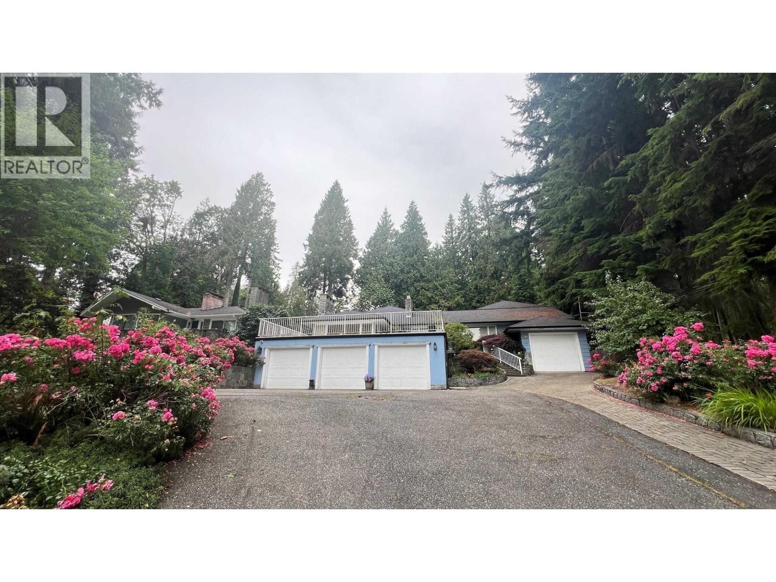 1393 Mathers Avenue, West Vancouver, British Columbia  V7T 2G5 - Photo 2 - R3127435