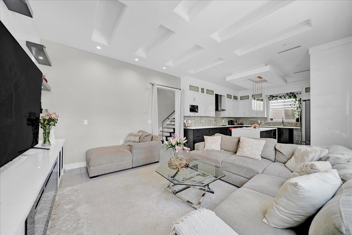 5932 139a Street, Surrey, British Columbia  V3X 0G6 - Photo 9 - R3127159