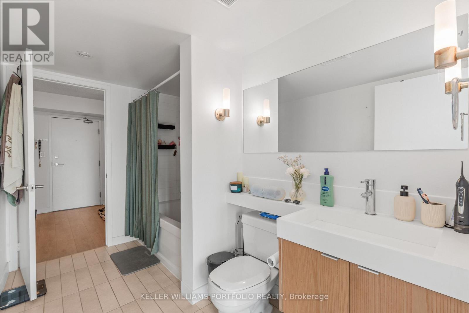 3711 - 25 Telegram Mews, Toronto, Ontario  M5V 3Z1 - Photo 11 - C13172324