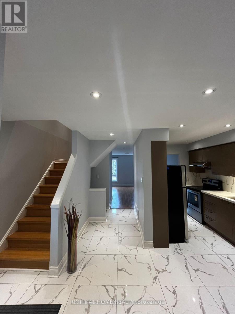 102 Seamist Crescent, Toronto, Ontario  M1V 3K4 - Photo 2 - E13172234