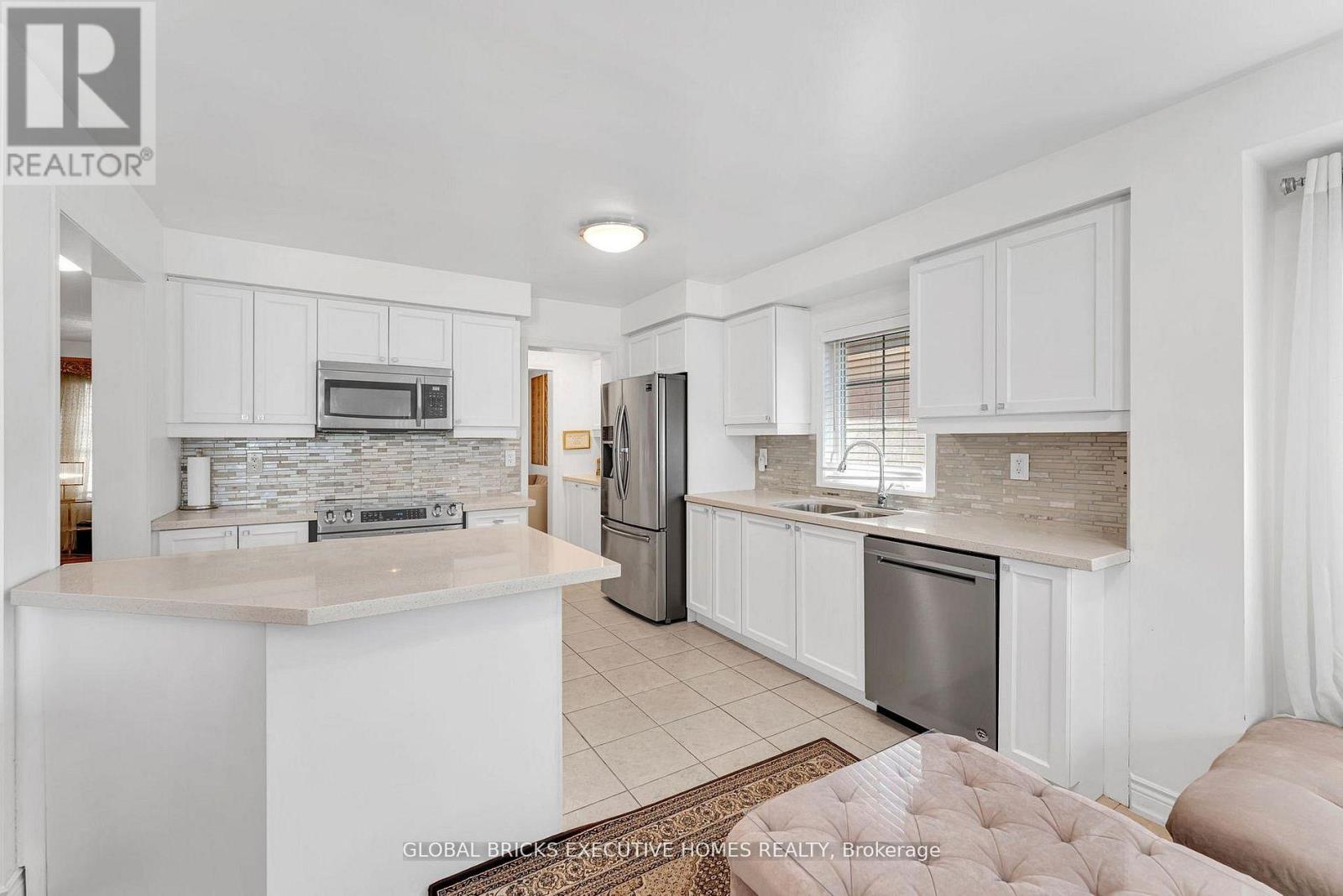 2478 William Jackson Drive, Pickering, Ontario  L1X 0C3 - Photo 9 - E13172312